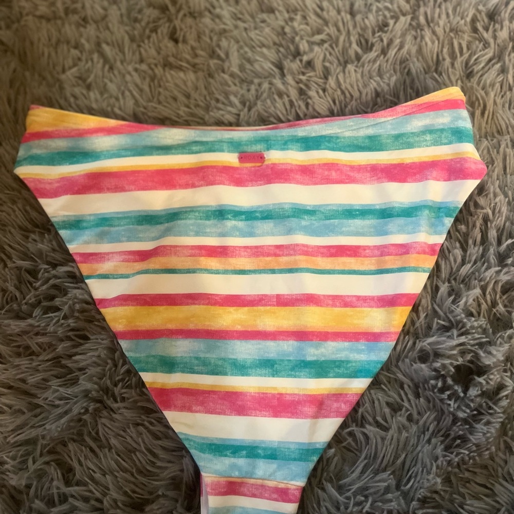NWT Roxy size medium striped bottom - Picture 2 of 3
